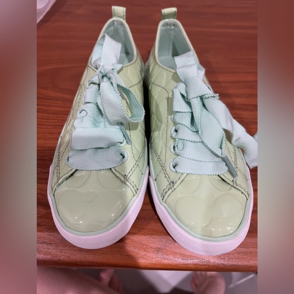 Coach brand new size 5 green patent leather sneaker - Picture 2 of 5
